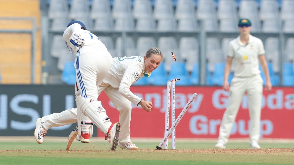 Watch: Casual Running Costs Smriti Mandhana Big During 1st Australia Test