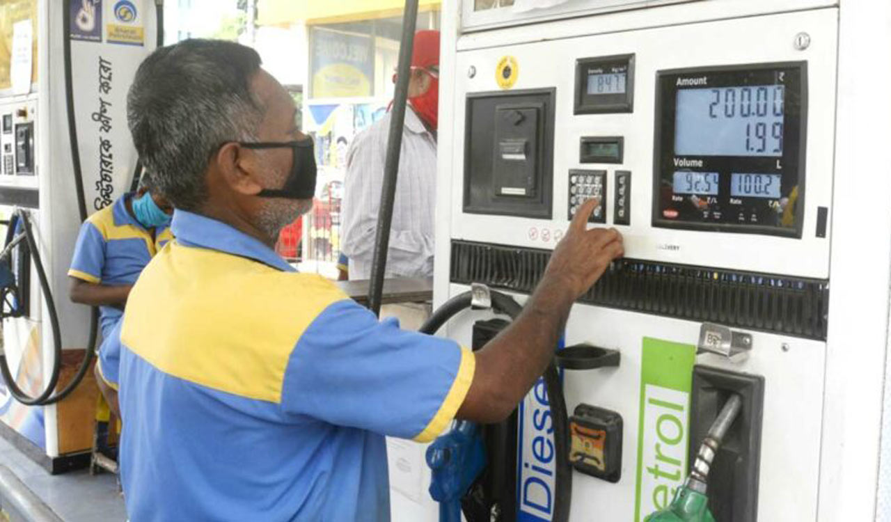 Centre likely to reduce petrol, diesel prices ahead of Lok Sabha polls