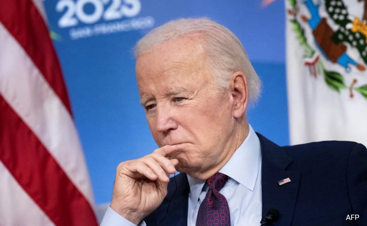 US Senators Urge Biden To Impose China Travel Ban Amid Mystery Illness