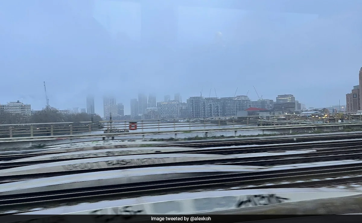 London Blanketed In Snow As City Prepares For Chilly Weekend, Yellow Warning Issued