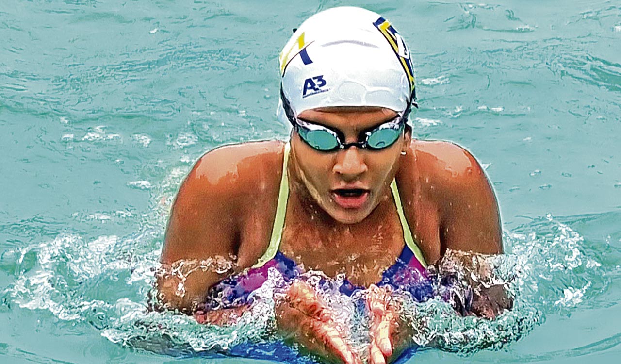 Hyderabad swimmer Jona bags five gold medals in Inter-District Championship