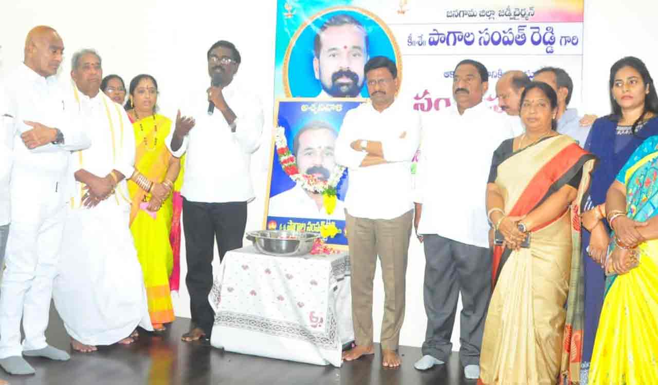 BRS leaders pay homage to BR Ambedkar and Sampath Reddy