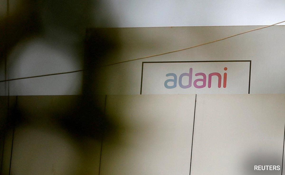 Adani Green Founders to Invest Rs 9,350 Crore Via Share Warrants