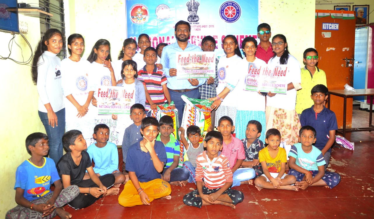 Hanamkonda: NSS volunteers of Vaagdevi Engineering College extend helping hand to Oasis Orphanage