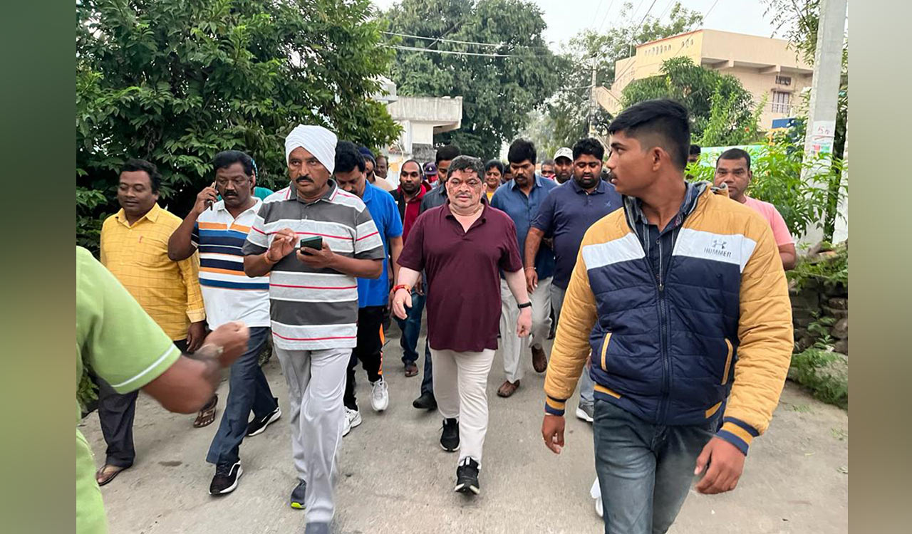 Ponnam plans morning walks in constituency to meet people