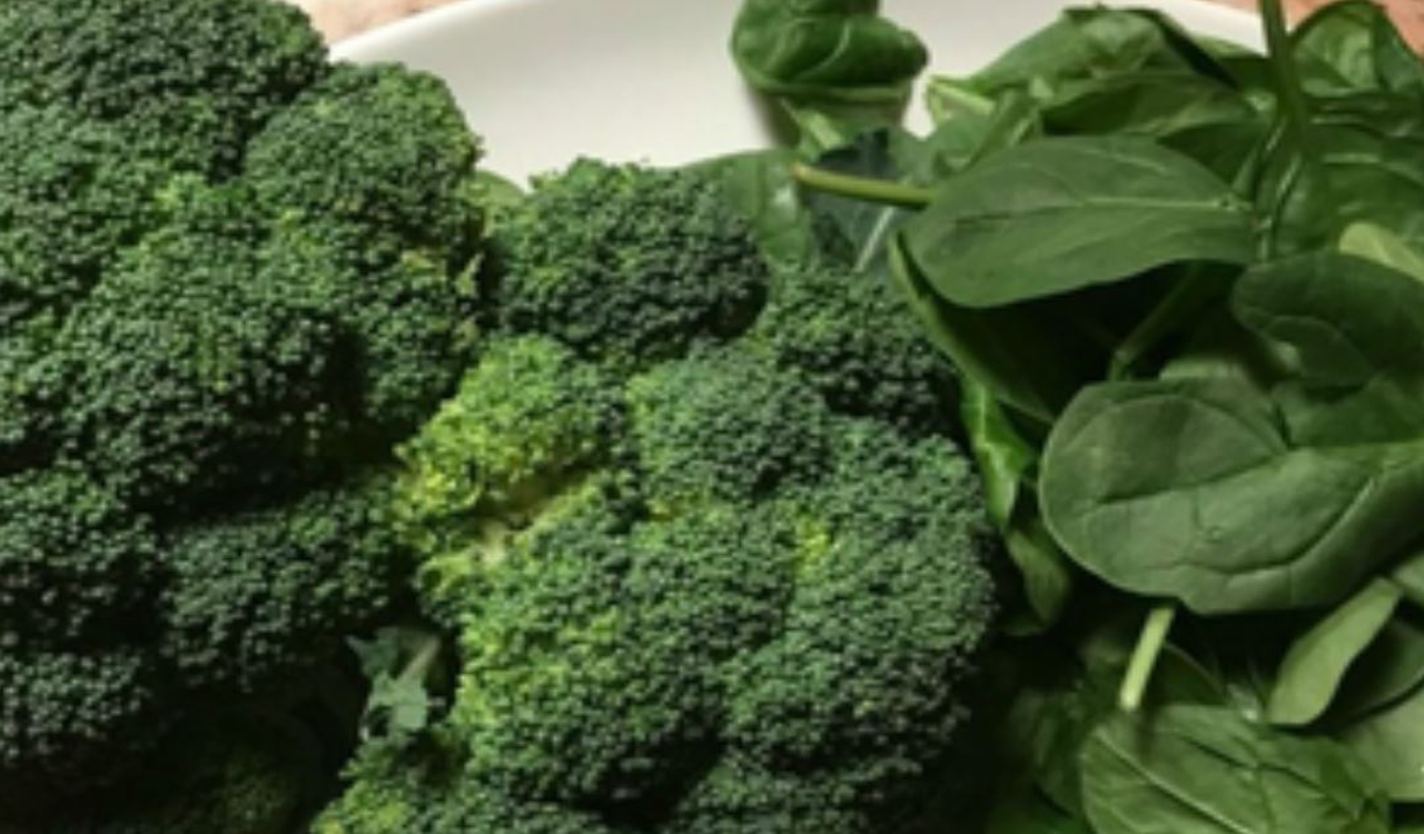 Eat folate-rich spinach & broccoli to keep bowel cancer at bay