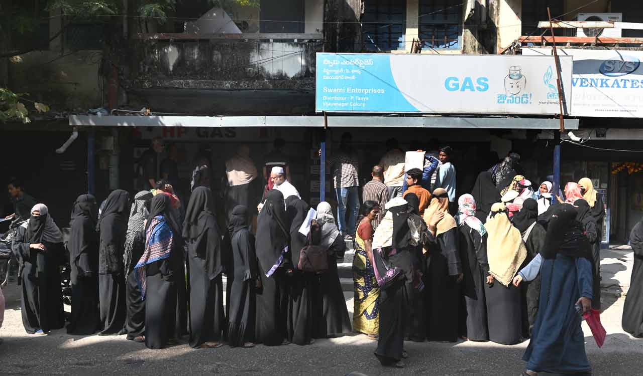 Hyderabad: Rumors spark massive turnout at LPG distribution centers