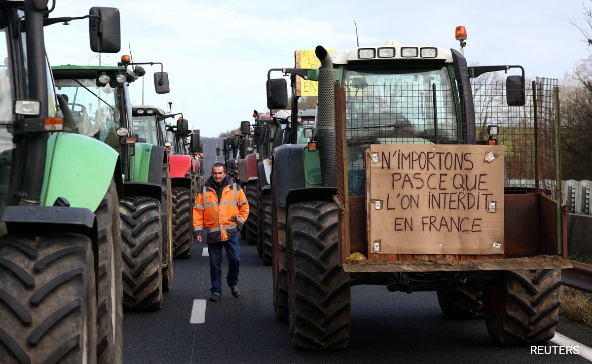 French Farmers Vow Paris 'Siege' In Pay, Conditions Battle