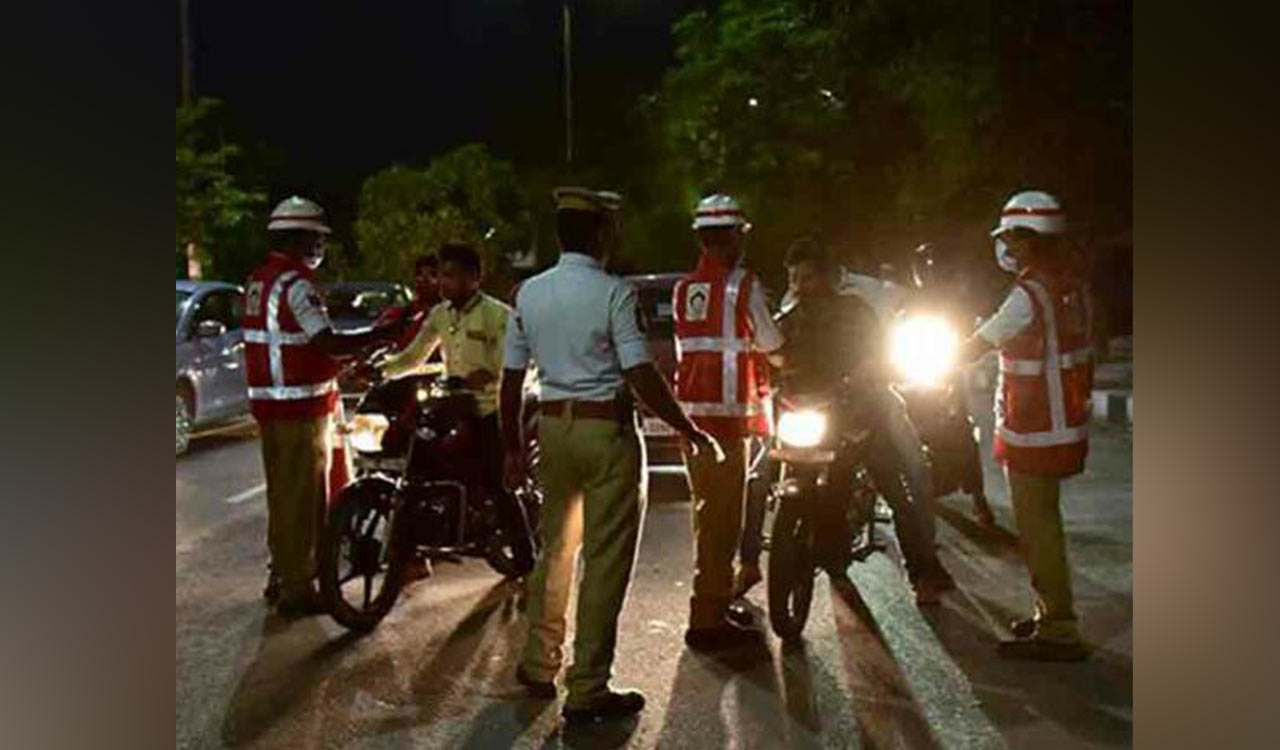 Hyderabad: Cops book 3,000 for drunk driving