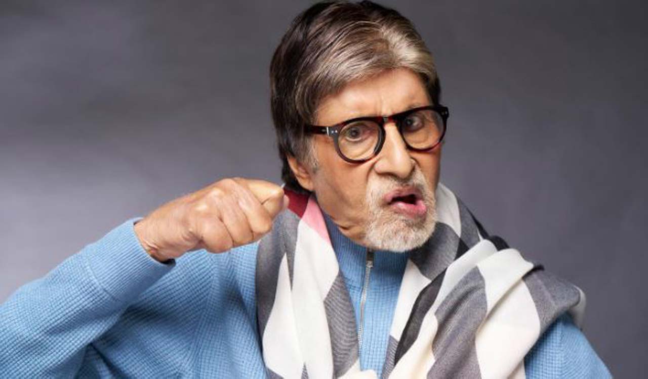 Amitabh Bachchan’s new goofy pic reminds fans of ‘Khaike paan Banaras wala’ era