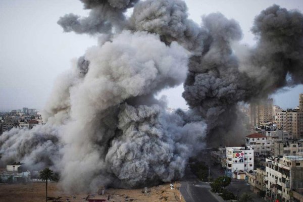 VIDEO: Artillery shells on people's homes in northern Gaza