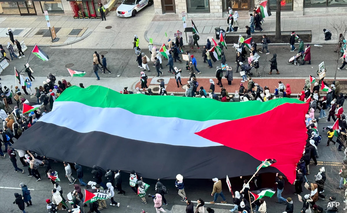 Thousands March In Washington, London Demanding Gaza Ceasefire