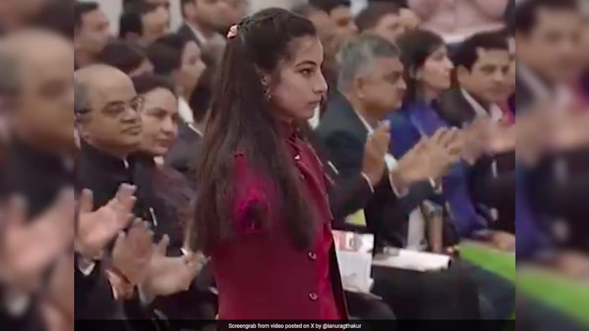 Watch: Arm-Less Archer Sheetal Devi Draws Rousing Applause At Ceremony