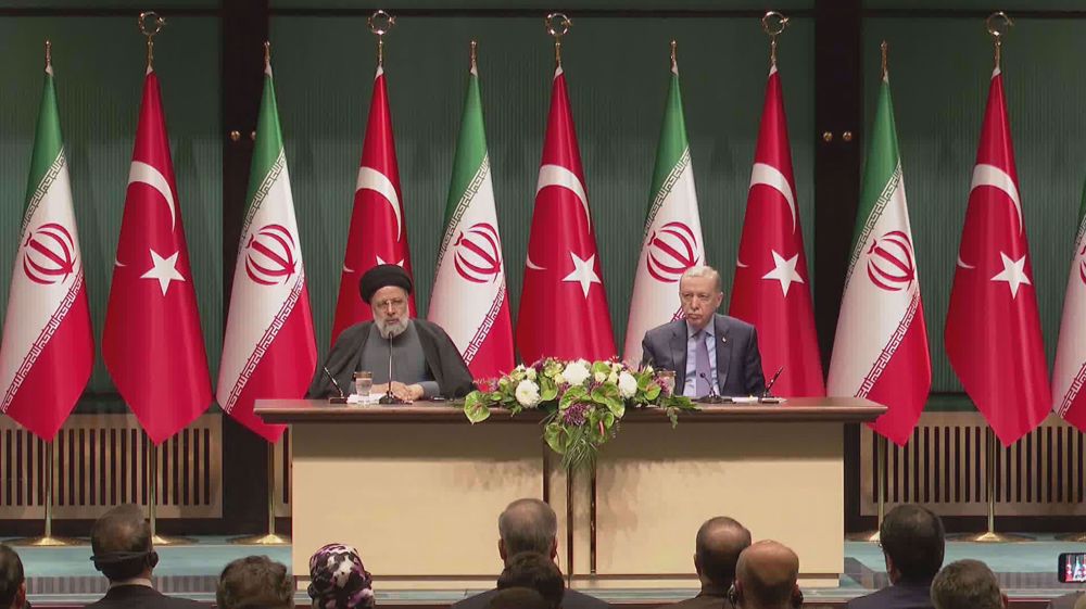 Iranian President Raeisi visits Turkey, meets Erdogan