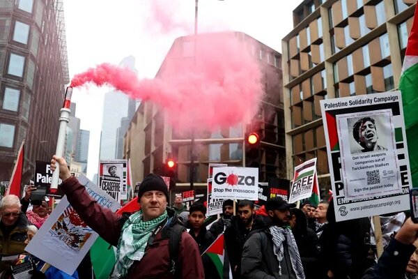 People in London hold new rally to denounce Gaza massacre