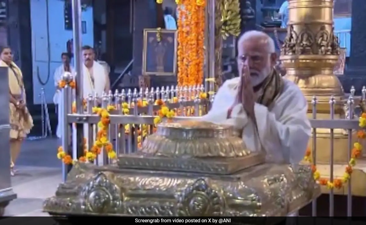 PM Modi Offers Prayers At Lord Krishna Temple In Guruvayur