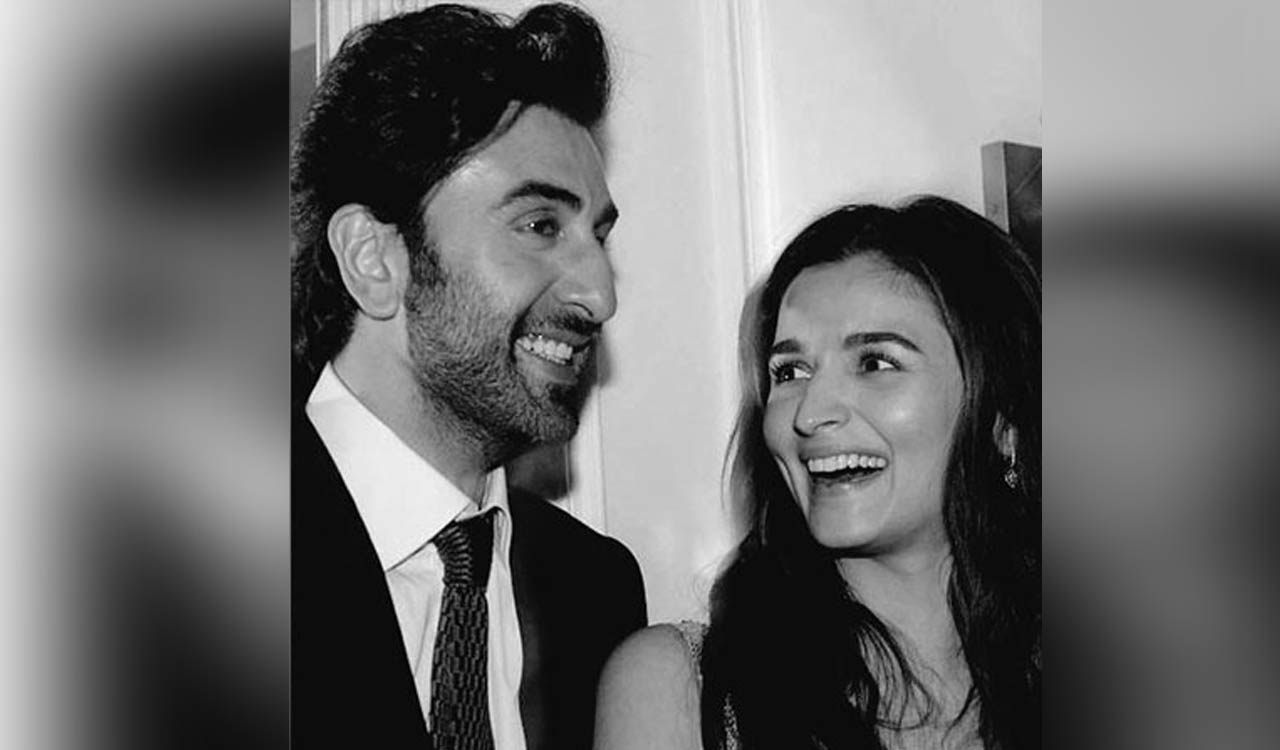 69th Filmfare Awards: Ranbir, Alia charm with ‘Jamal Kudu’ hook step and adorable PDA