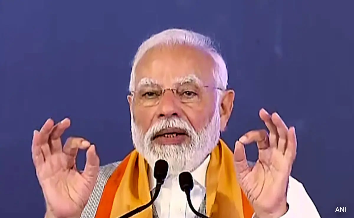 PM Talks Of "Modi's Guarantee", Slams Congress, Left For Women's Bill Delay