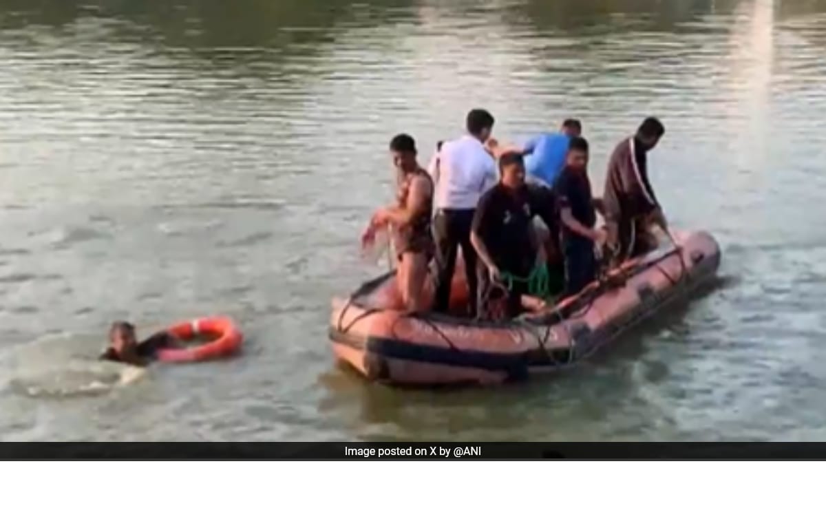 6 School Students Die As Boat Overturns In Lake Near Vadodara