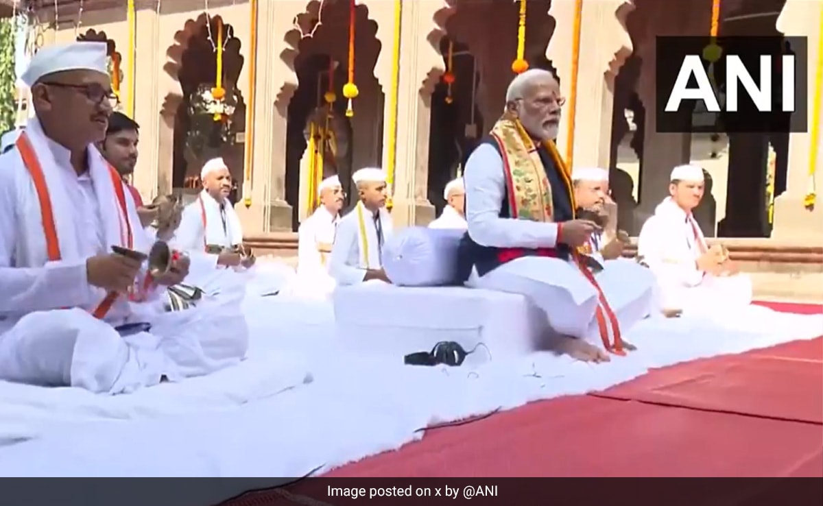 Watch: PM Modi Plays Cymbals At Nashik Temple As Priests Sing Ram Bhajan