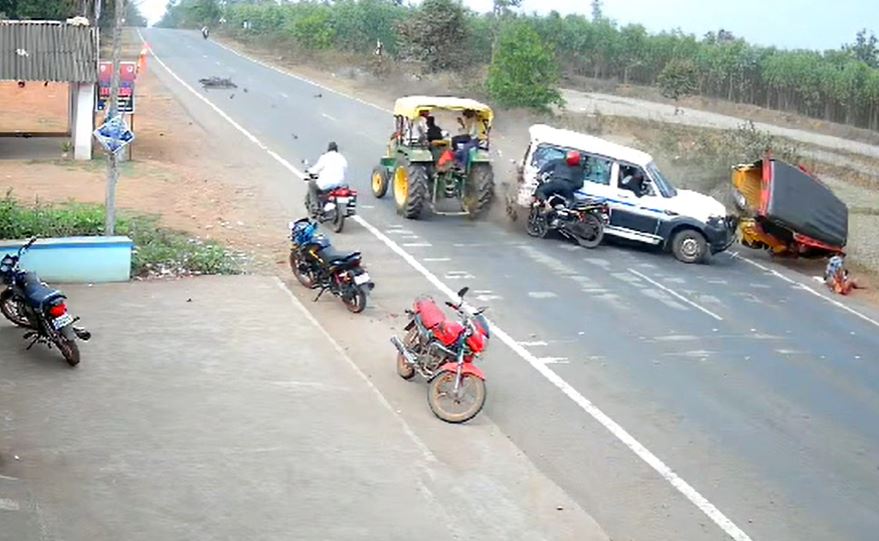 Video: Overtaking Goes Horribly Wrong, Scorpio Hits Bikes, Auto; 7 Dead