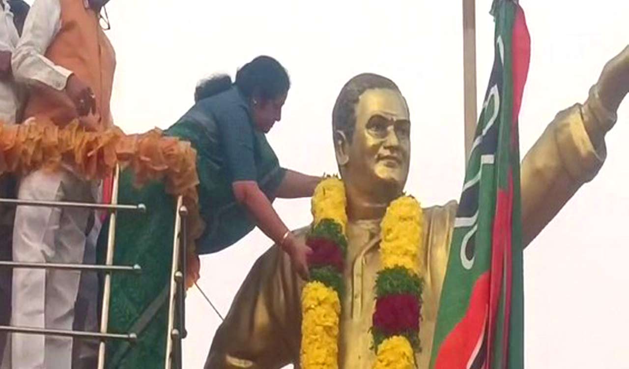 Andhra BJP President pays tribute to NTR on death anniversary