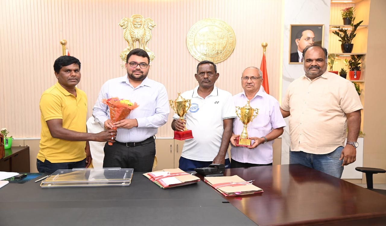 Mancherial badminton player felicitated for winning two gold medals at masters’ badminton competition