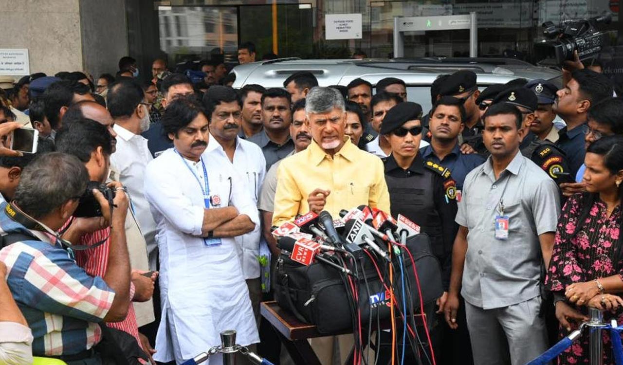 TDP supremo, Jana Sena chief meet poll panel chief, accuses ruling YSRCP of manipulating electoral roll