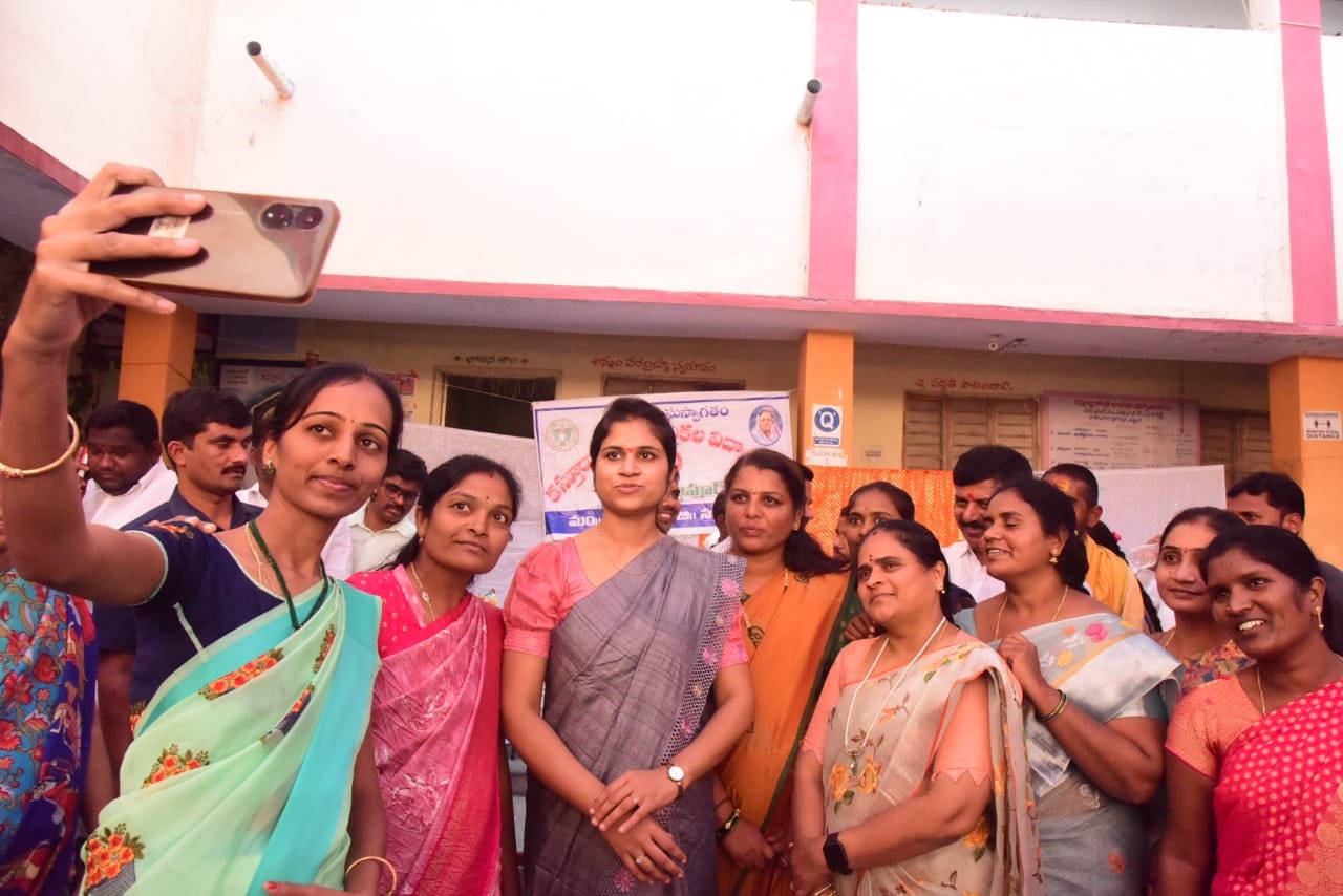 Sangareddy Collector inaugurates Sarvodaya Library at Sirgapur KGBV