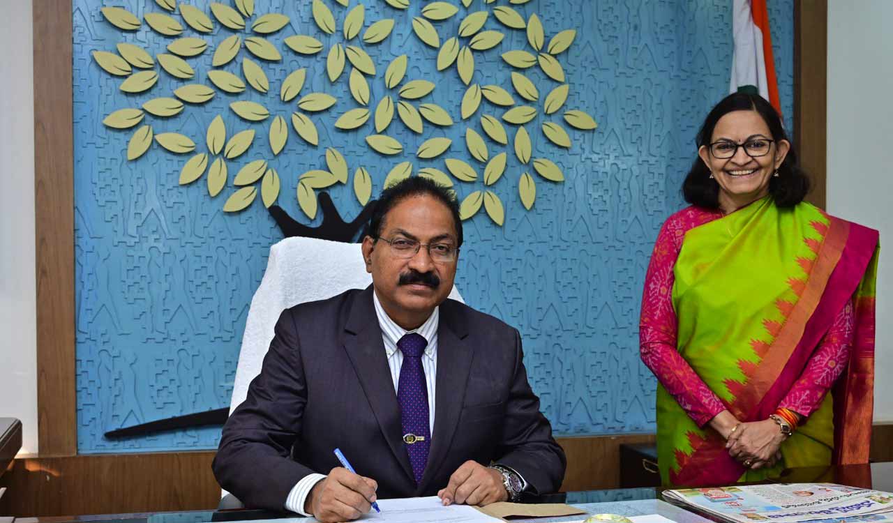 Former DGP Mahender Reddy assumes charge as TSPSC Chairman