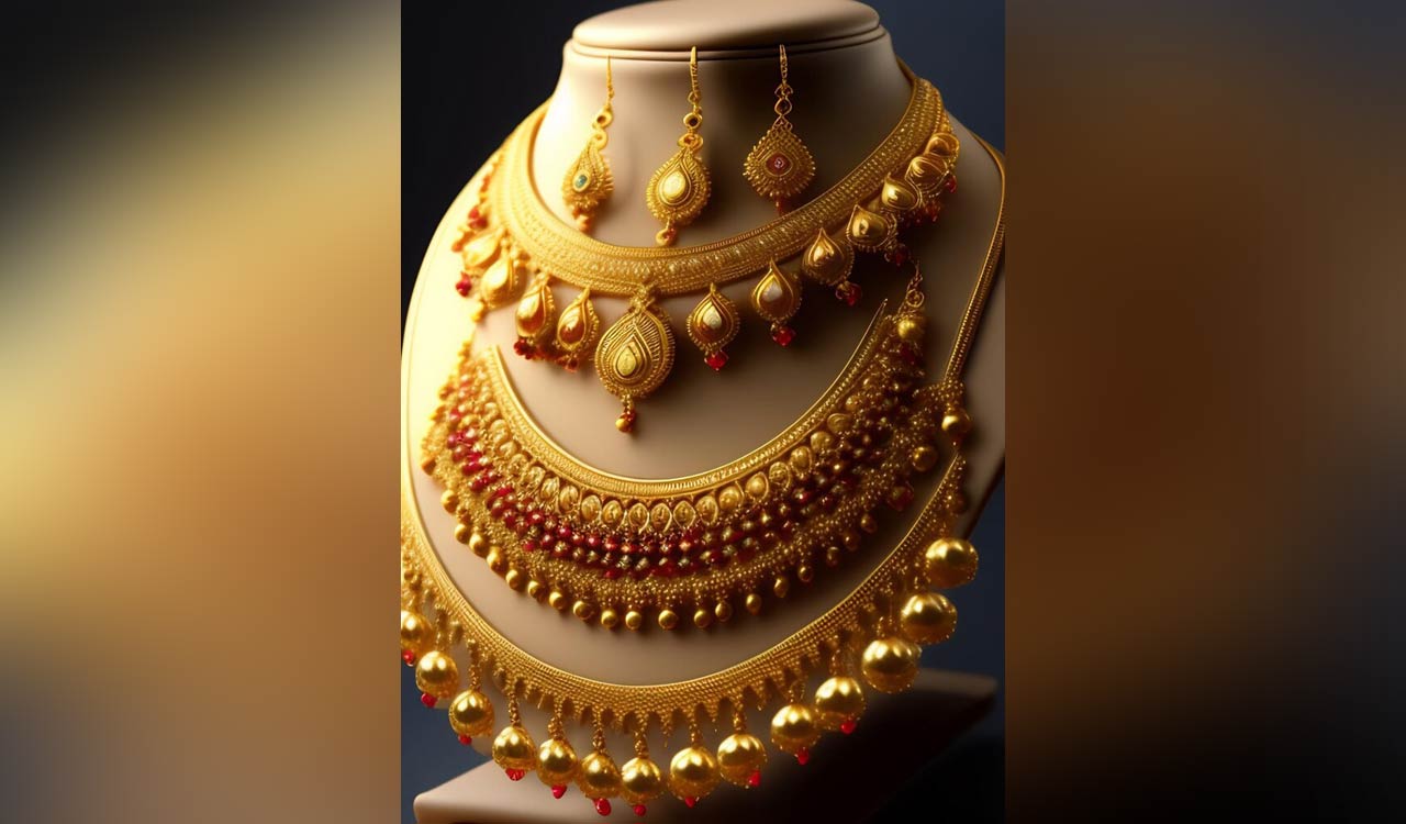 Gold remains flat at Rs 63,200 per 10 grams; silver climbs Rs 450