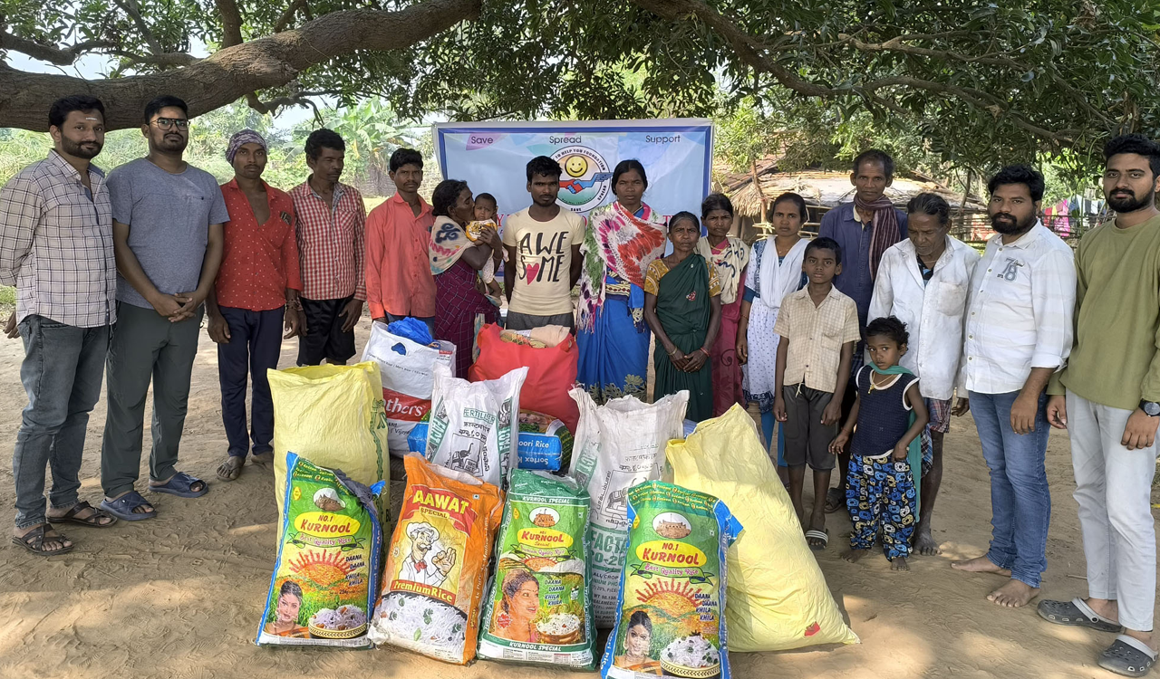 Blankets, rice donated to tribals in Kothagudem