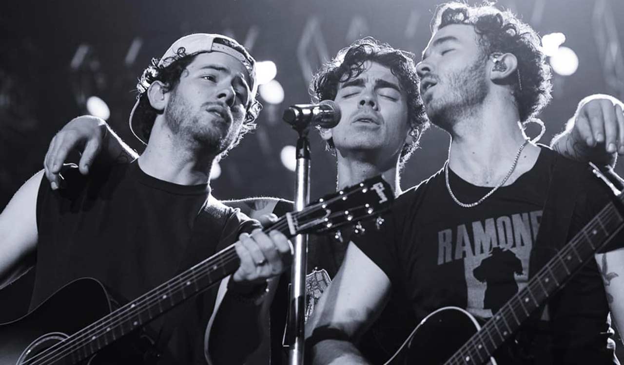 Jonas Brothers arrive in Mumbai for debut Indian concert