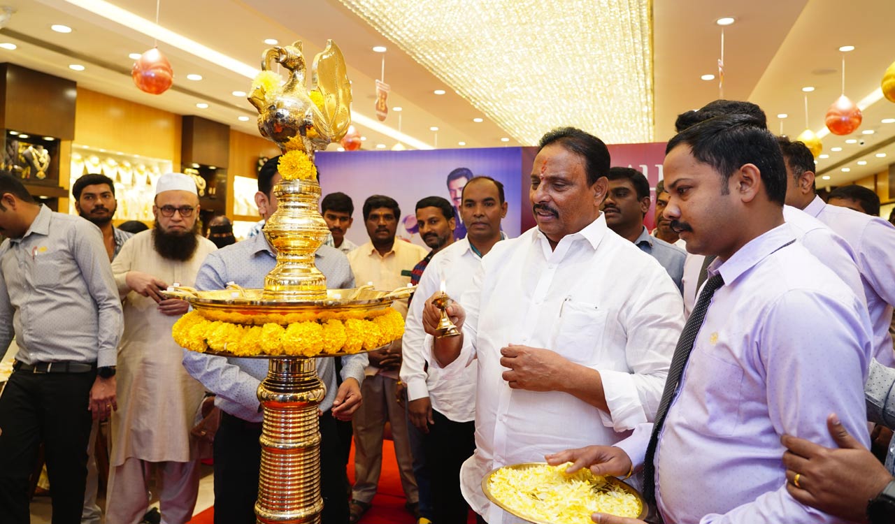 Hyderabad: Jos Alukkas celebrates 13th anniversary