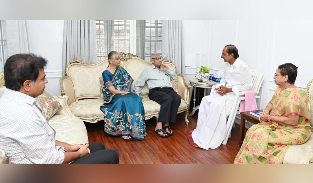 Former Telangana Governor ESL Narasimhan calls on KCR