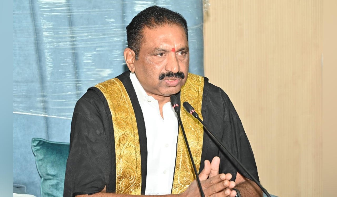 Karimnagar Mayor assures to complete all pending works in one year