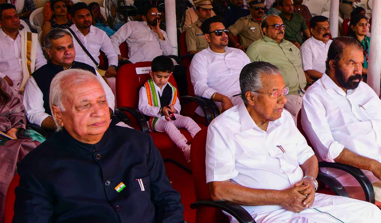 Kerala Governor Arif Mohammed Khan stages protest in Kollam after SFI workers wave black flags at him