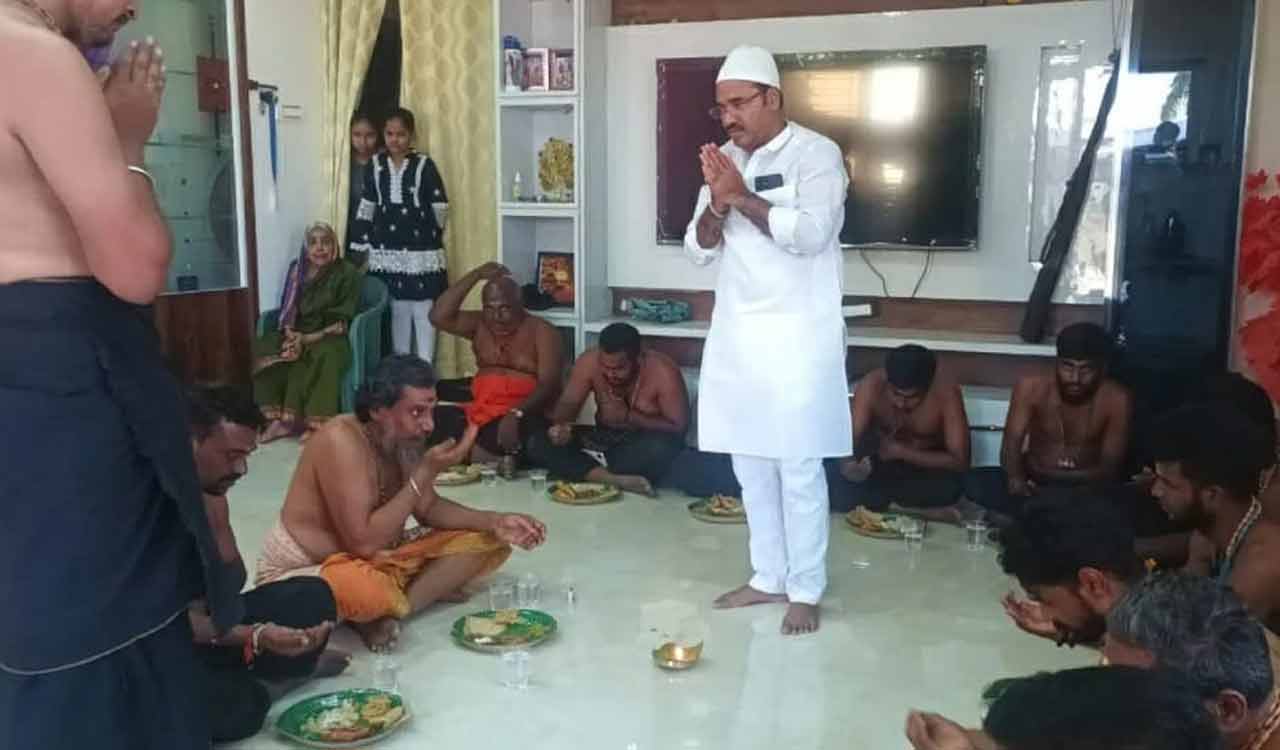 Muslim man hosts dinner for Sabarimala pilgrims