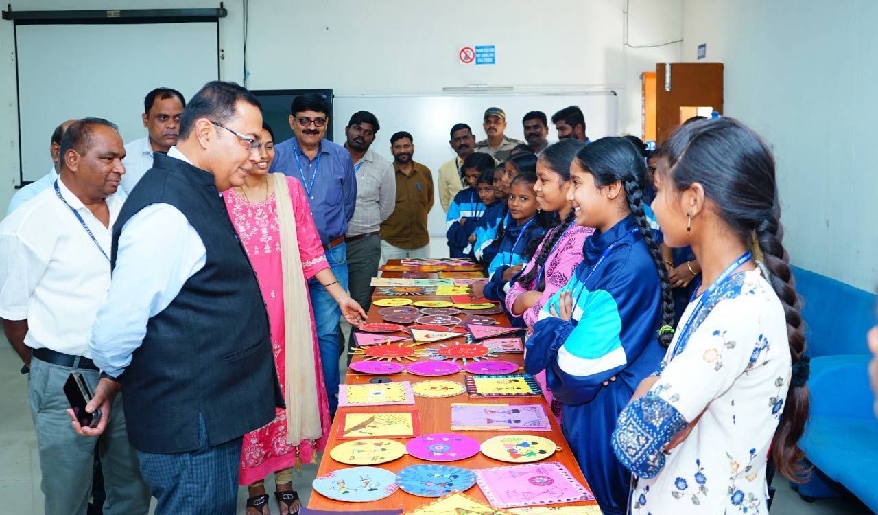 NTPC ED interacts with girls at GEM workshop