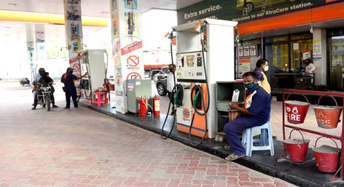 Petrol pumps in Hyderabad await customers as crisis subsides on Wednesday