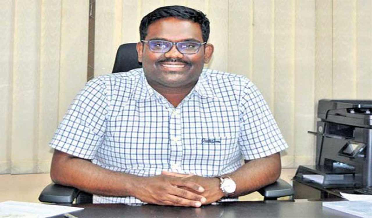 Nizamabad Collector asks poll staff to ensure error free polls