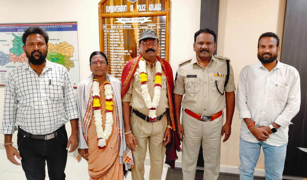 Adilabad SP felicitates home guard on retirement after 40 years of service