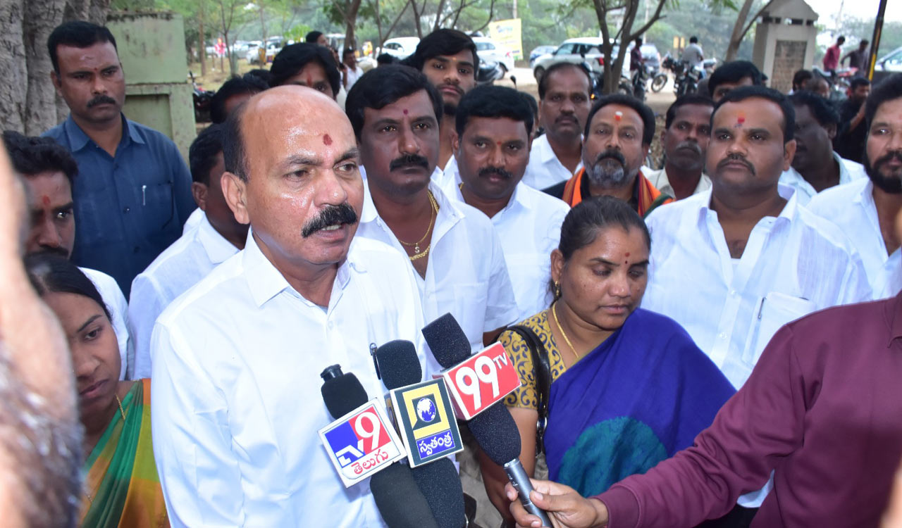 Congress making officials to violate protocol in Sangareddy: Chintha Prabhakar