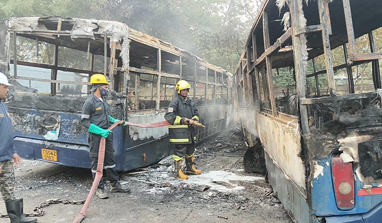 Hyderabad: Two buses gutted in Dilsukhnagar TSRTC depot