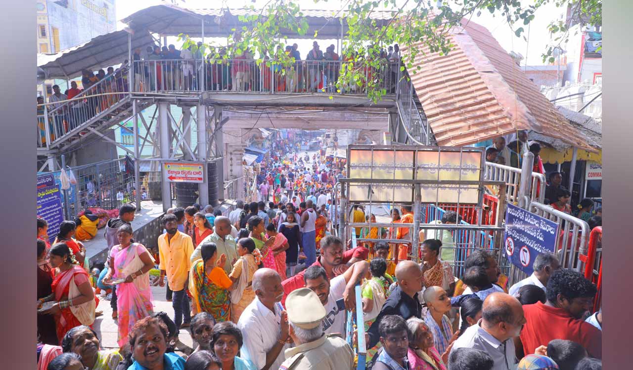 Vemulawada shrine experiencing huge rush before Sammakka-Sarakka jatra