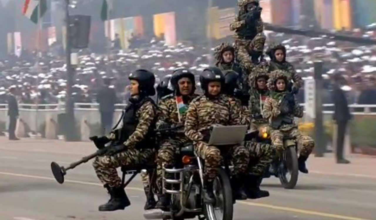 Women wow with motorcycle daredevil stunts at R-Day parade