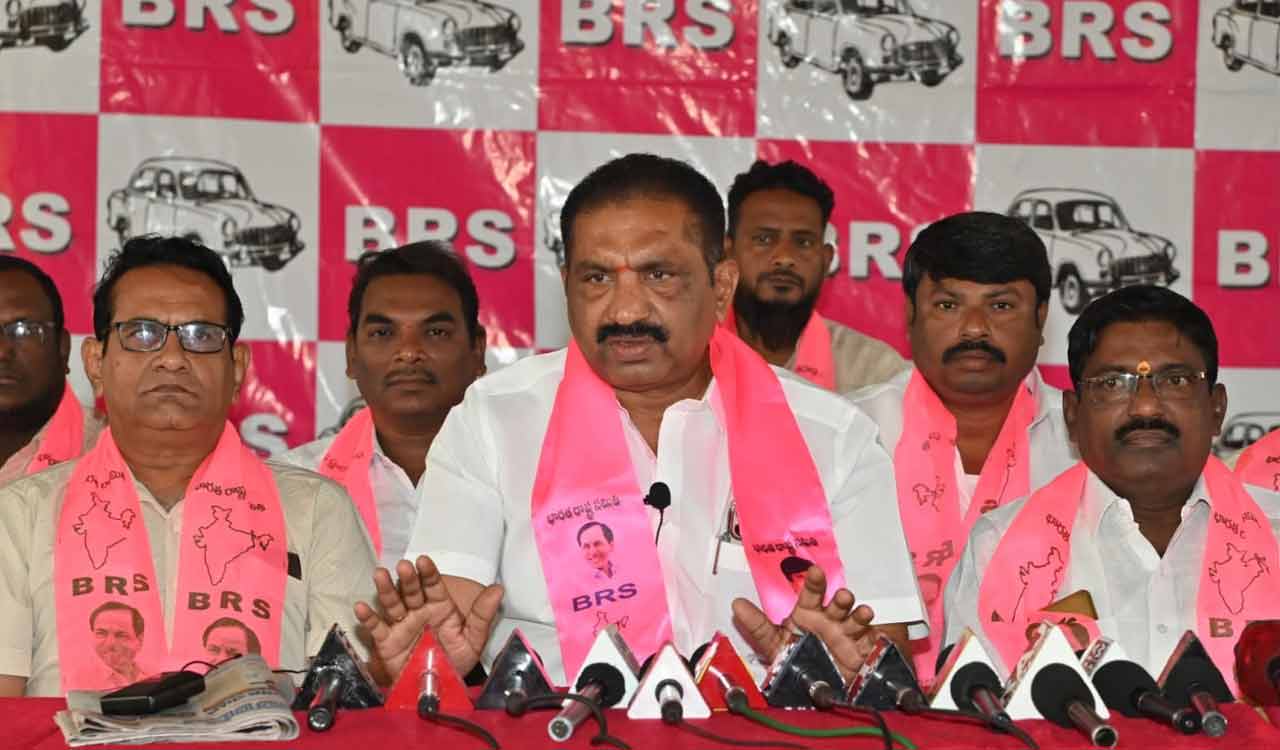 Karimnagar: Mayor flays BJP MP for his comments against BRS