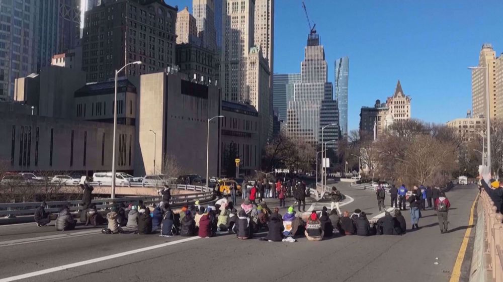 Pro-Palestinian protesters block New York City bridges, tunnel