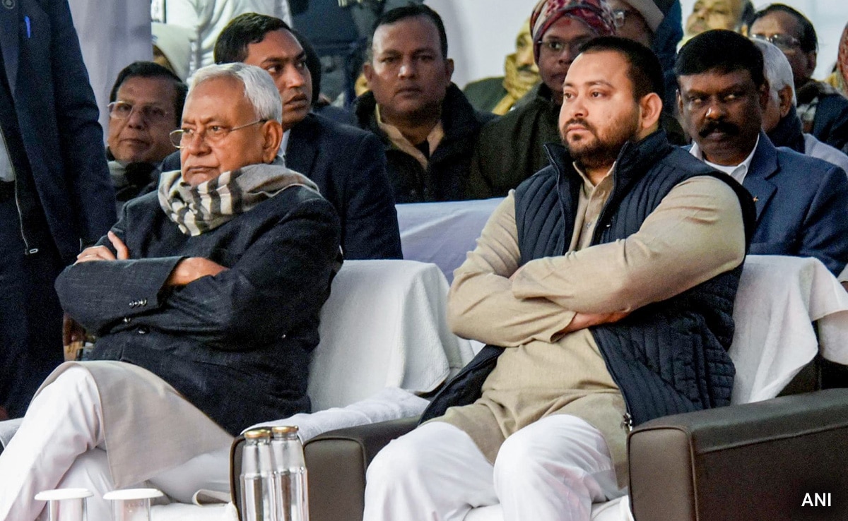 Bihar Crisis Live Updates: JD(U) Leaders Rush To Nitish Kumar's Residence