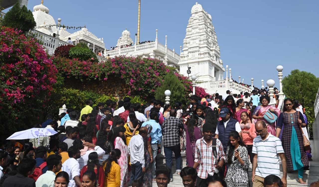 Devotees flock to temples in Hyderabad for New Year blessings